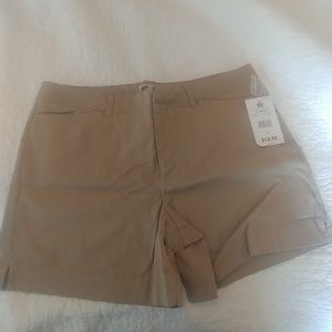 Kaki shorts